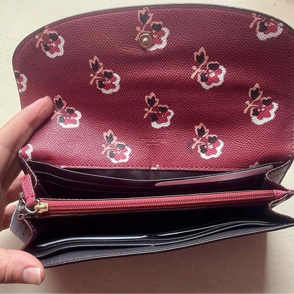 *RARE* COACH Metallic Cherry Bramble Rose Crossgrain Leather
Envelope Wallet Nwt - Picture 10 of 14